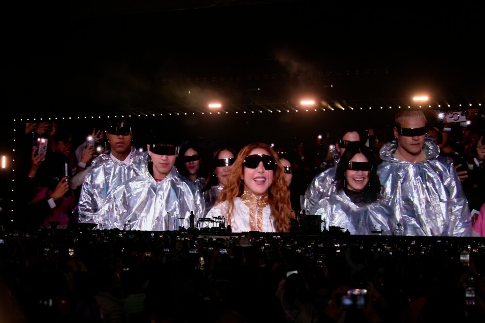 Shakira despide gira en México con récord Guinness y 800.000 fans locos