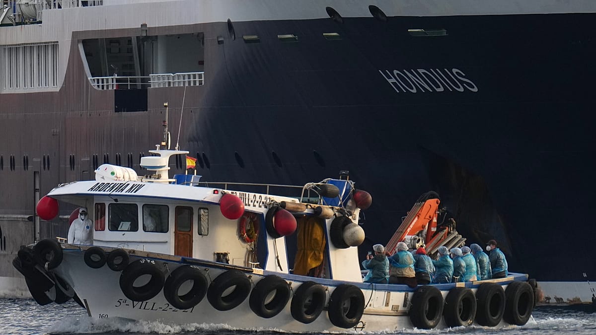 Tormenta fuerza atracada de crucero con hantavirus en Canarias