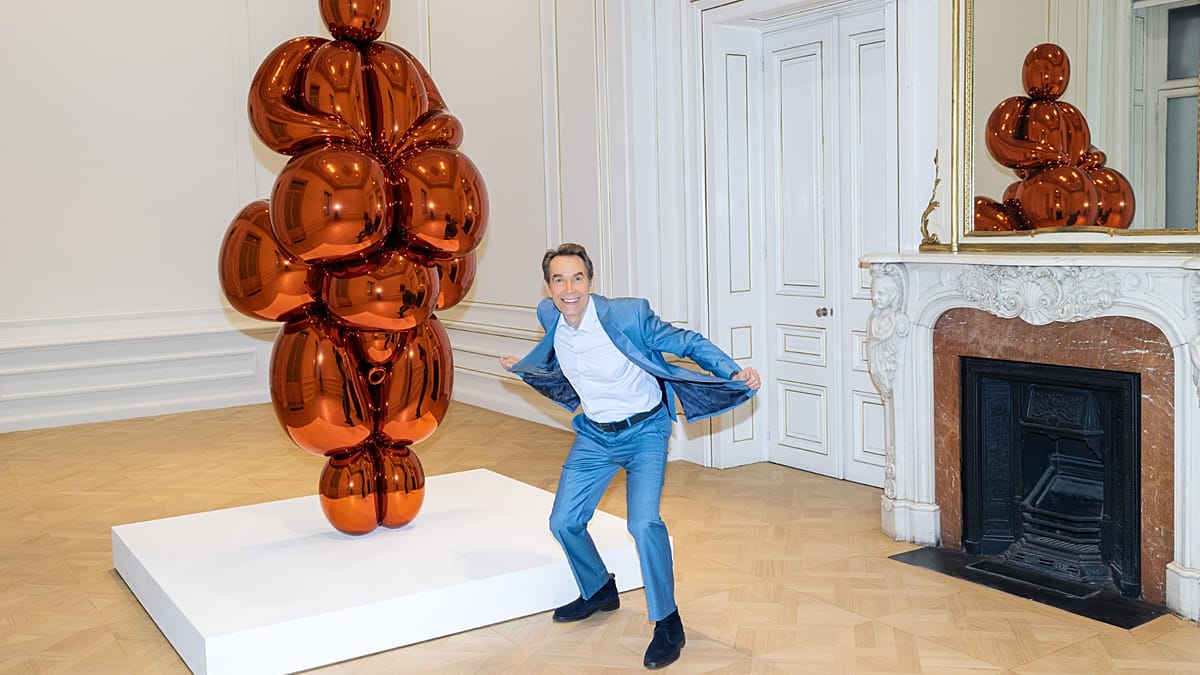 Jeff Koons une 40.000 años de diosas en Atenas: ¡Arte prehistórico y moderno chocan!