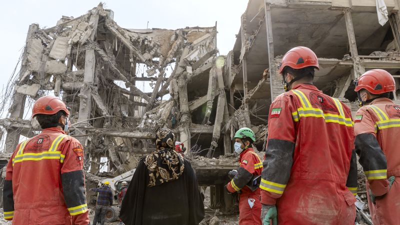 Médicos libaneses salvan vidas entre bombas israelíes