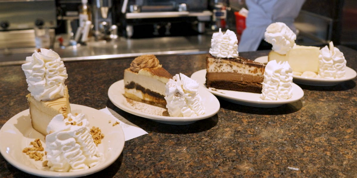 El secreto de The Cheesecake Factory: menú gigante todo fresco, menos sus famosas tartas