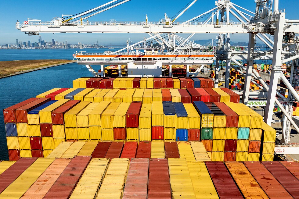 Aranceles de Trump no paran el déficit récord de EE.UU. en bienes