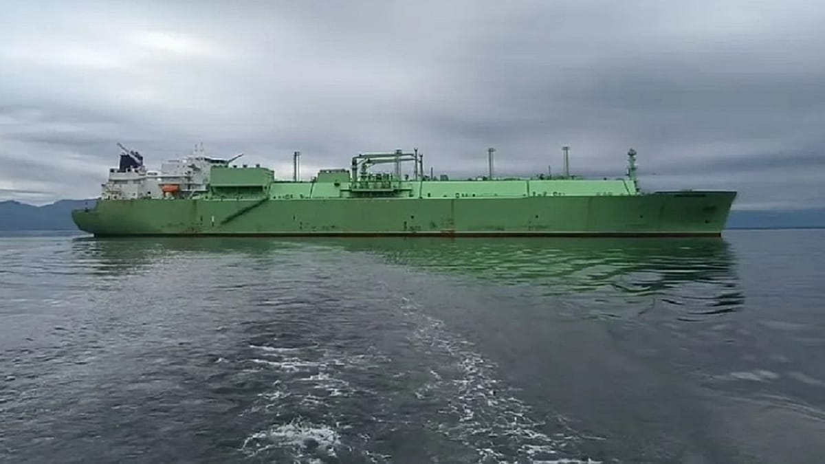 Barco ruso a la deriva en el Mediterráneo: ¿catástrofe ecológica inminente?