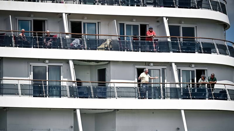1700 pasajeros atrapados en crucero por brote estomacal mortal