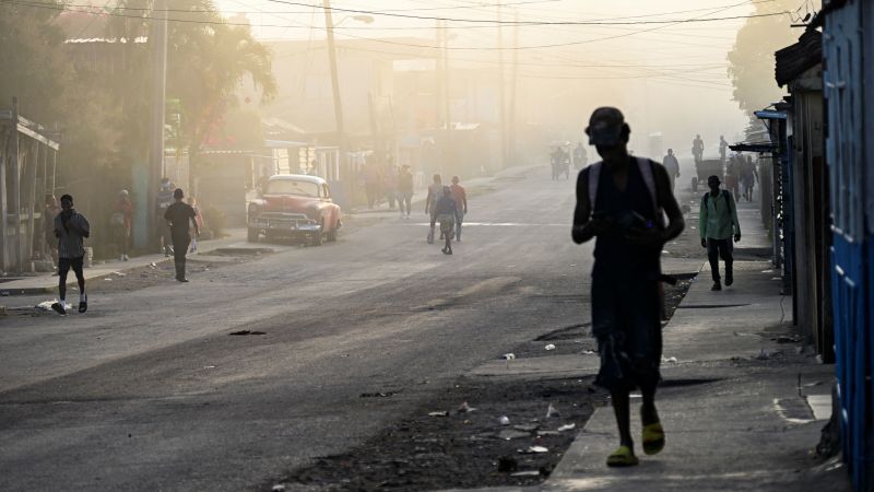 Cuba suplica inversión a exiliados: ¿salvavidas o trampa?