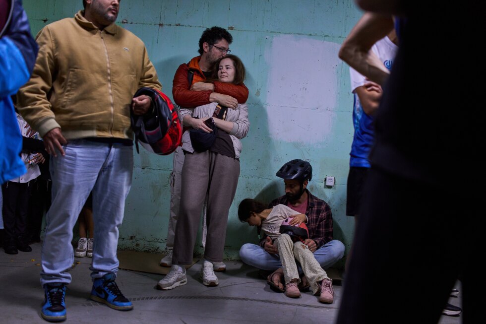 Irán se disculpa por misiles a vecinos pero Trump promete "golpes duros"