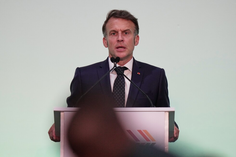 Macron explota en cumbre de Kenia: exige silencio y desata polémica