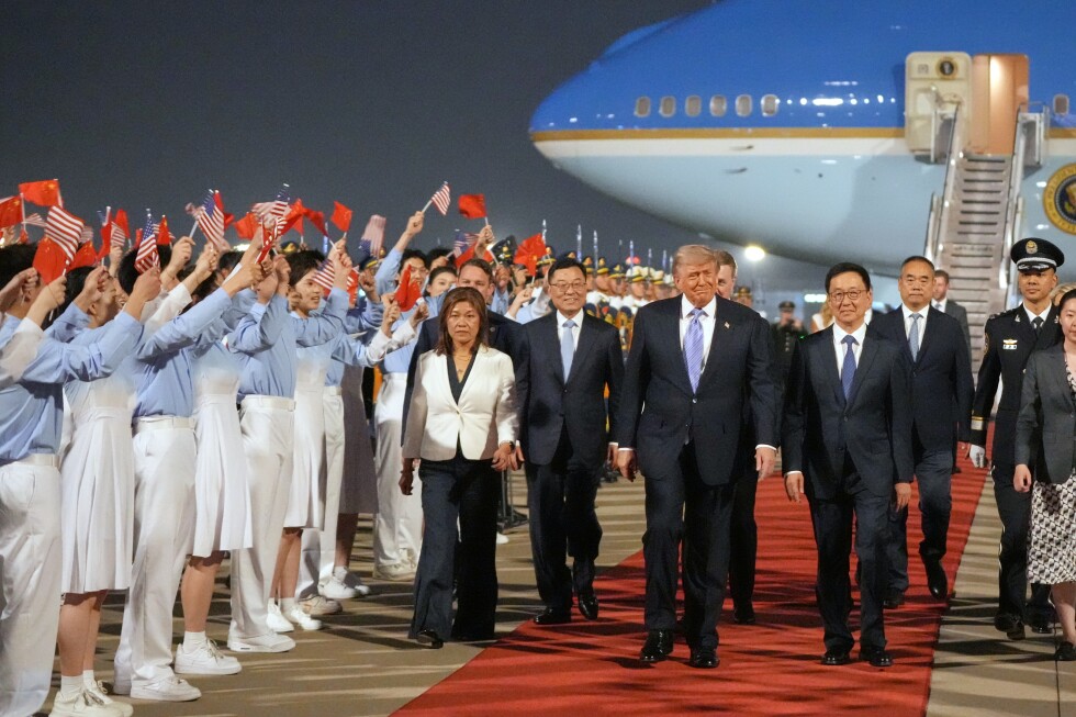 Trump recibe alfombra roja en China en plena crisis por la guerra de Irán