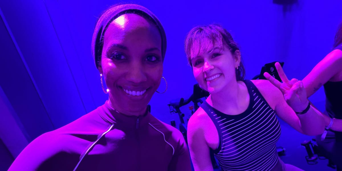 Primera clase Peloton en persona: ¡30 minutos que parecen una fiesta!