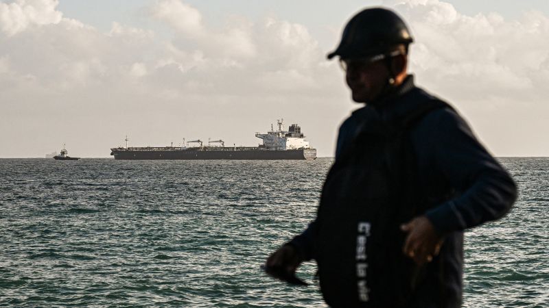 Ucrania ataca refinerías rusas en venganza por el permiso de EE.UU. a Moscú