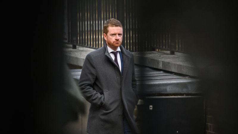 Dimisión bomba en equipo de Starmer por escándalo Epstein