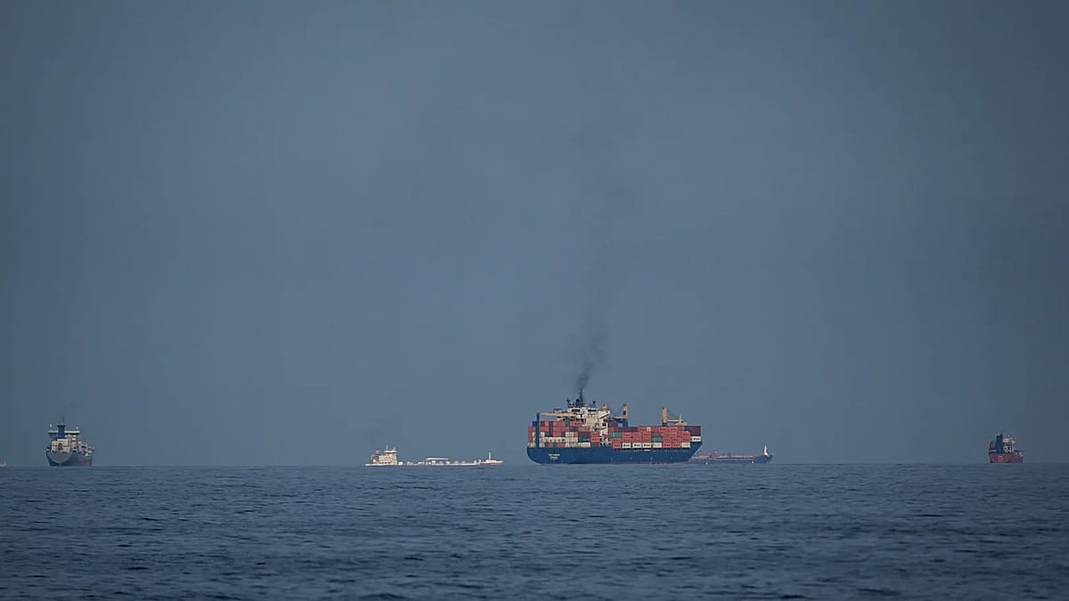 Irán abre el Estrecho de Ormuz: Trump celebra, pero avisa