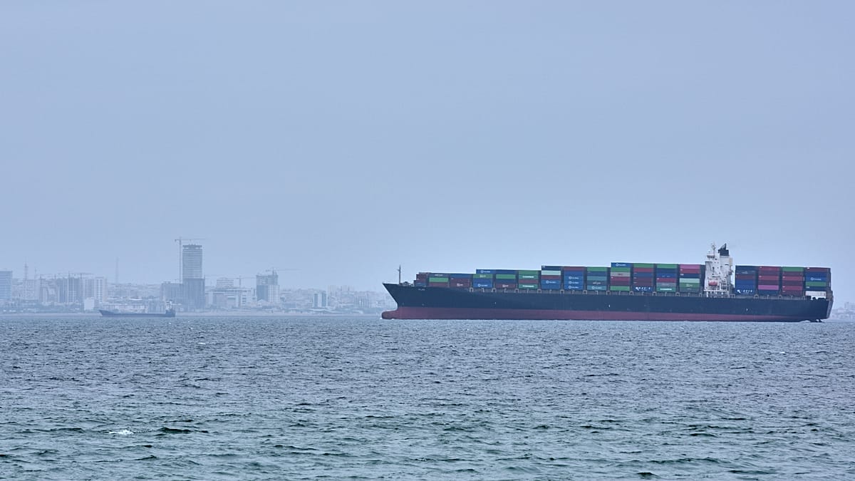 Irán cierra el Estrecho de Ormuz: el petróleo mundial en jaque