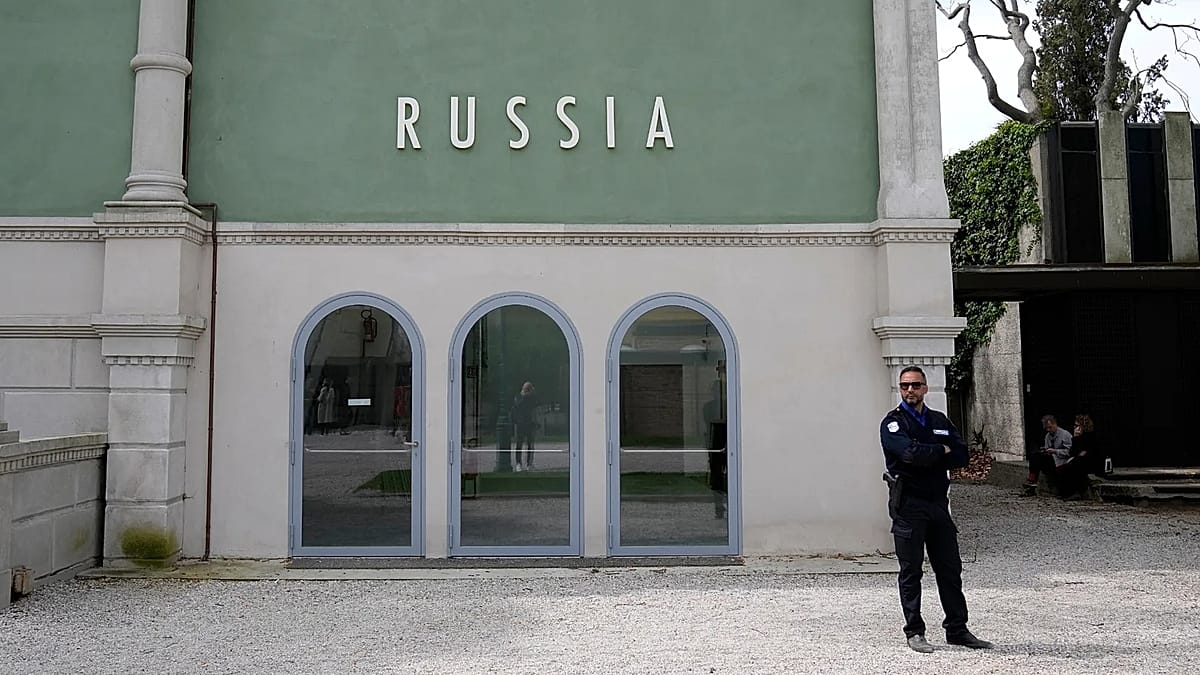 Dimisión en masa del jurado de la Bienal de Venecia por el lío con Rusia