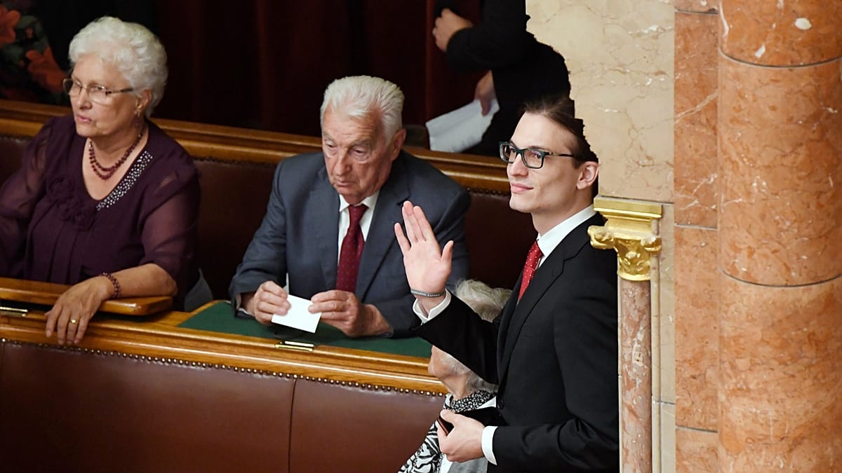 Hijo de Orbán deja el ejército húngaro tras la caída de su padre