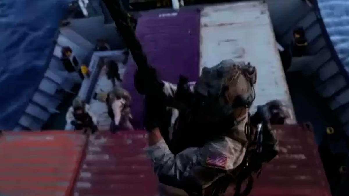 Marines de EE.UU. interceptan barco rumbo a Irán en aguas tensas