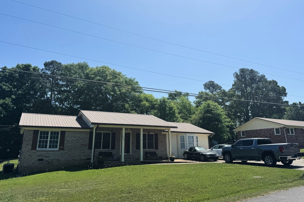 Viuda francesa de 85 años detenida en pijama en EE.UU.: el drama que enfurece a París