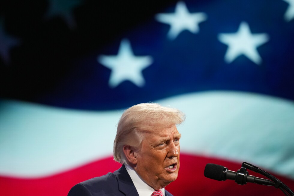 Trump presume victoria en Irán mientras envía miles de tropas