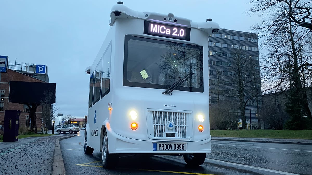 Autobús sin conductor hecho en Europa que arrasa en Japón... ¡pero fracasa en casa!