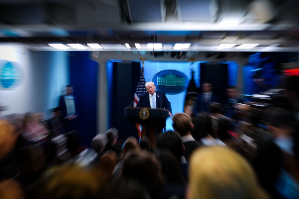 Trump amenaza con destruir Irán y da marcha atrás en el último segundo