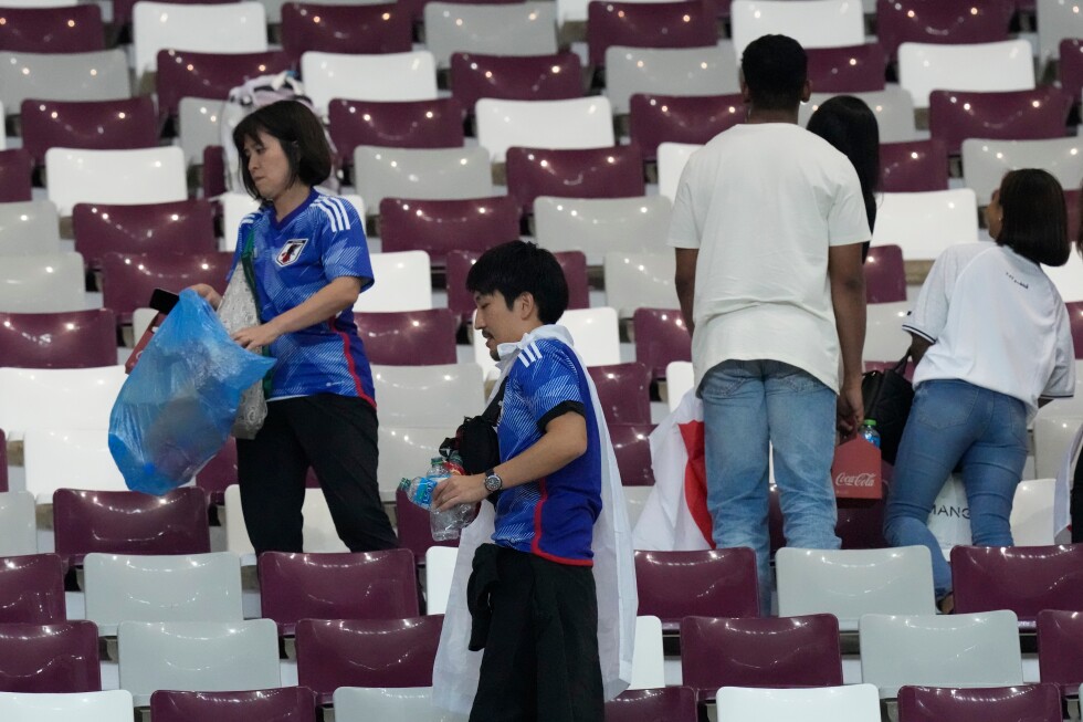 El secreto japonés: hinchas que limpian estadios tras el Mundial