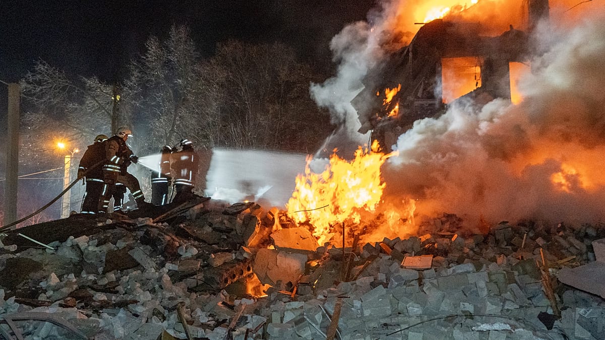 Misil ruso arrasa edificio en Járkov: siete muertos, incluidos niños