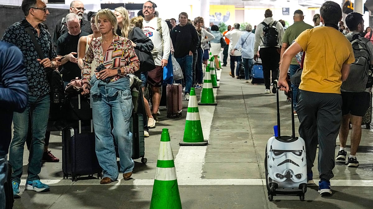 Caos en aeropuertos de EE.UU.: colas de hasta 3 horas por cierre gubernamental