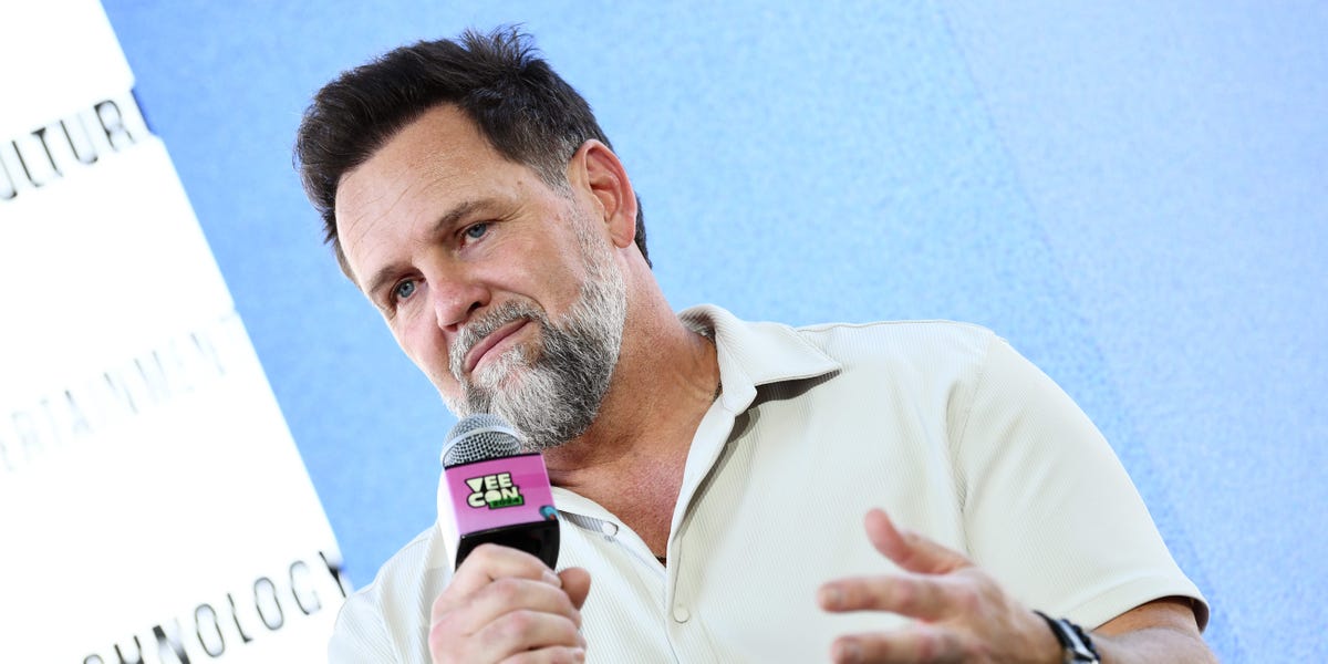 De accidente mortal en moto a imperio del bienestar: la rutina del creador de Theragun