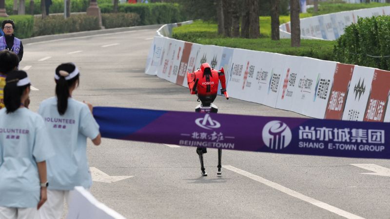 Robot chino destroza récord humano en media maratón
