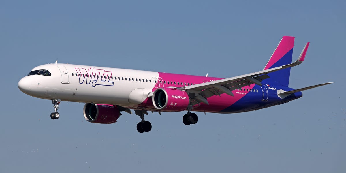 Guerra en Irán paraliza reservas de vacaciones: la gente espera para volar