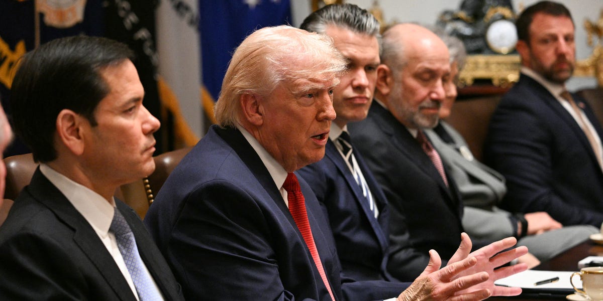 Bolsas en picado y petróleo disparado: ¿Se complica la paz de Trump con Irán?